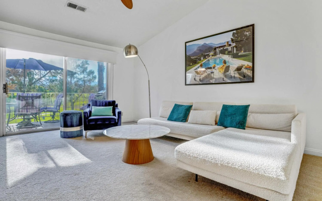 Elegant modern Palm Desert getaway