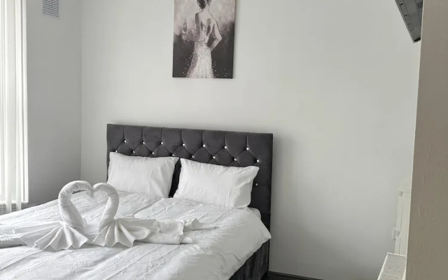 House - Sleeps 6 - Garden - Seaside - Pet Friendly
