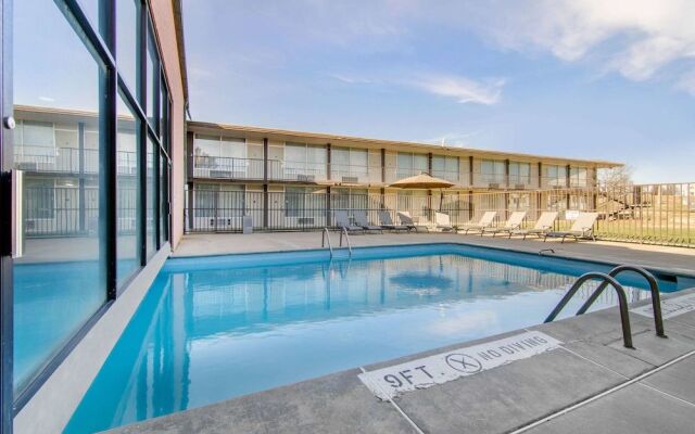 Clarion Inn & Conference Center