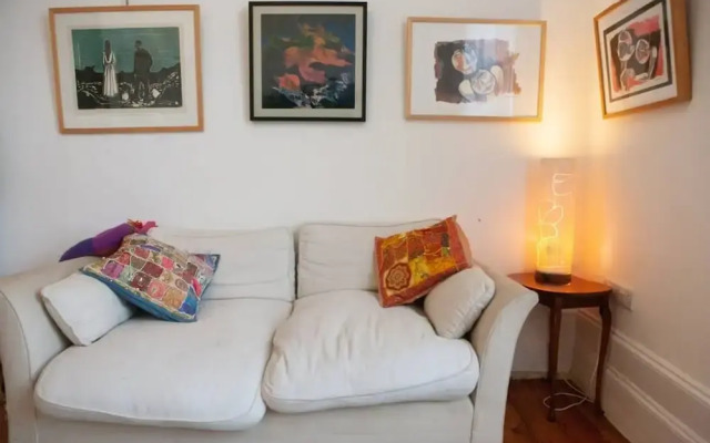 Spacious 3 Bedroom Georgian House in Bristol
