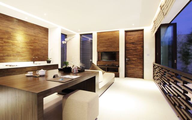 eqUILIBRIA SEMINYAK