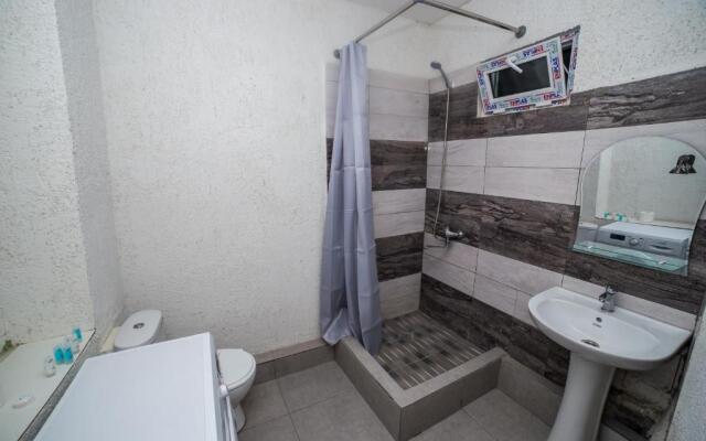 12 Nikoloz Izashvili Street