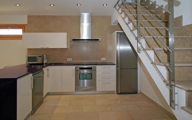 Modern Holiday Home With Private Swimming Pool