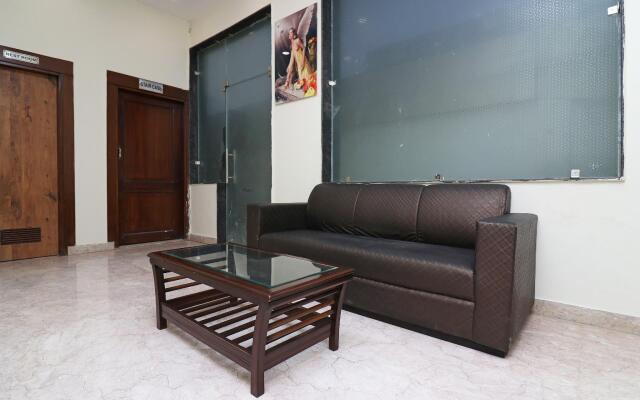 OYO Townhouse 18999 Prakash Continental Hotel