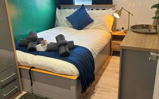 South Manchester 2-bed Apt With Ensuite, Sleeps 4