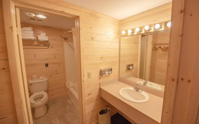 Quality Inn & Suites Mackinaw City Beachfront