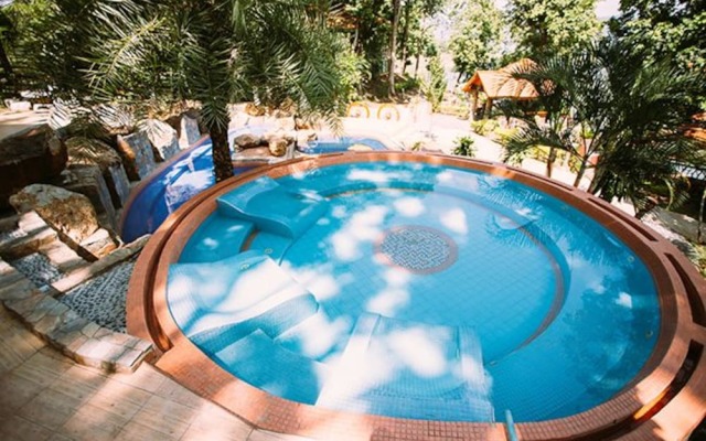 Pufa EngNam Lake Resort