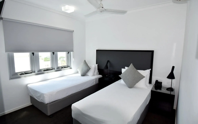 H on Mitchell Apartment Hotel