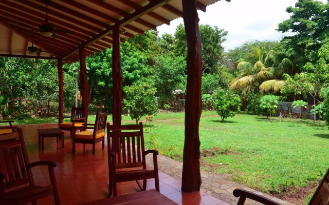 Family House, 2 Bedrooms, Garden View, Courtyard Area Chinandega