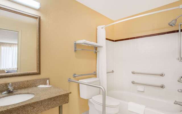 Super 8 by Wyndham Sumter