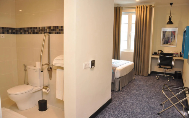 Fairway Colombo - Sri Lanka's First Hotel With Robot Technology