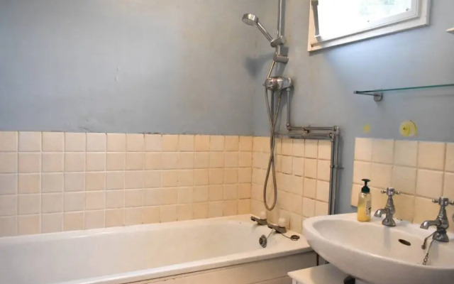 Bright and Spacious 1BD in Quiet Residential