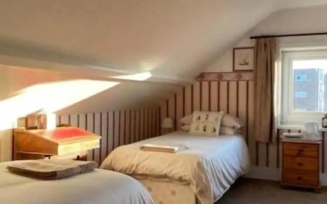 Regis Lodge Guesthouse