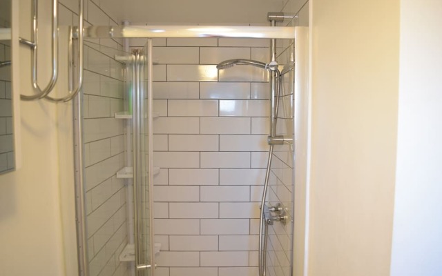 Spacious 1 Bedroom Apartment With Outdoor Terrace