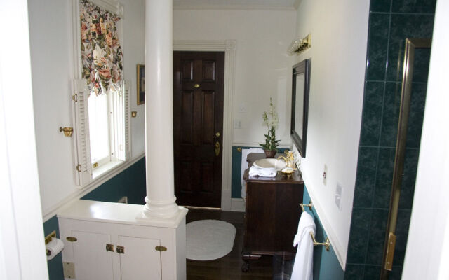 White Hall Manor Bed & Breakfast