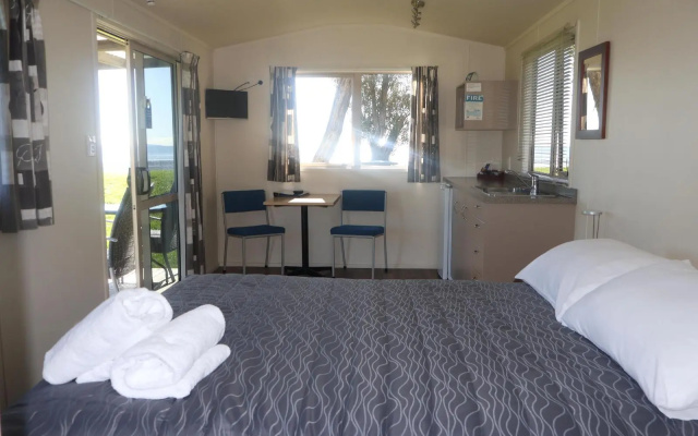Pohara Beach Top 10 Holiday – Guest Rooms – Golden Bay