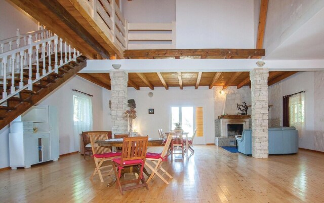 Amazing Home in Lozovac with Hot Tub, WiFi & 4 Bedrooms