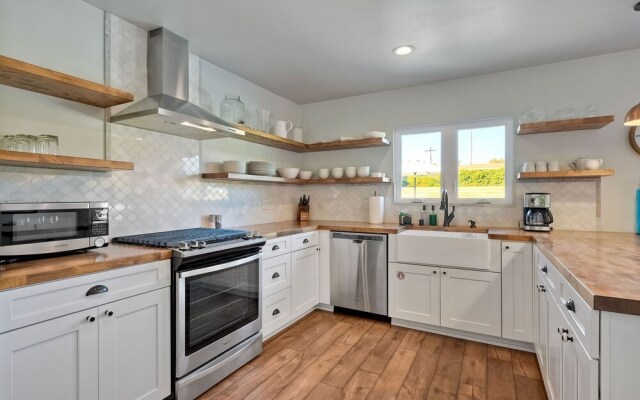 Immaculate 3 BDR in Oceanside Private Pool & Spa