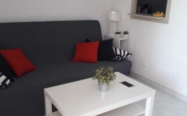 Studio cabine climatisé avec parking au Couchant