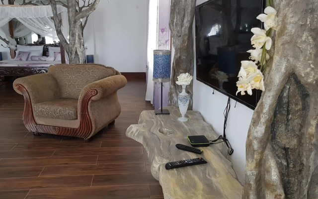 Queens Chateau Boutique Villa