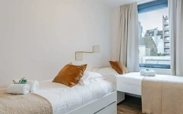 Modern Apartment for up to Five People