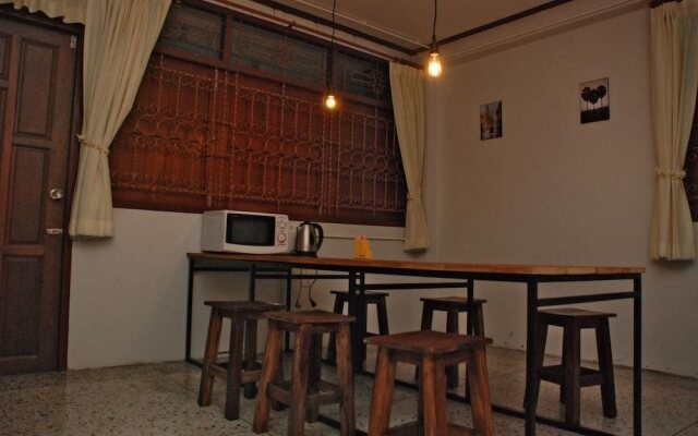 ME HUG Hostel&Restaurant