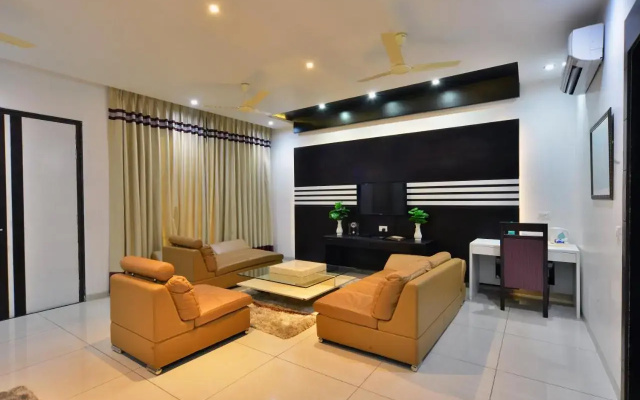 Jhansi Hotel