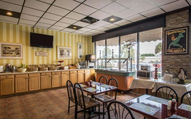 Ramada Stuart
