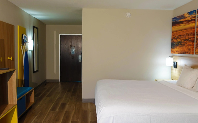 Days Inn by Wyndham Norman