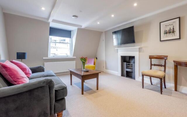 Stunning & Central Milsom Street Apartment