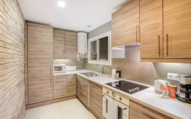 Lovely & Spacious 4bed Sleeps8 in BCN Center