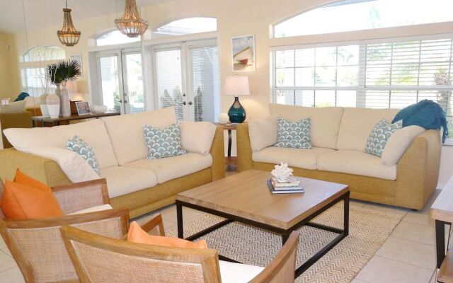 Luxuriously Furnished Waterfront Home With Pool/spa