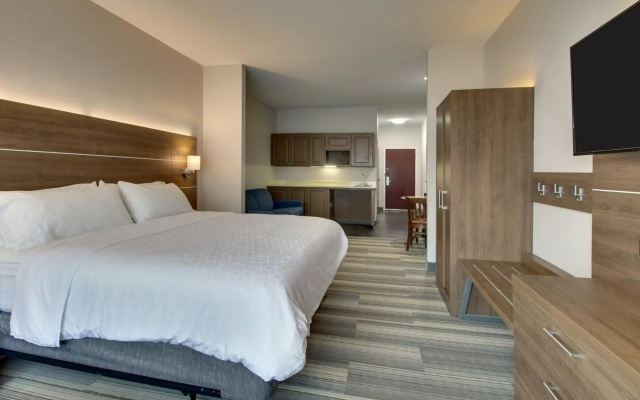 Holiday Inn Express & Suites Laurel by IHG