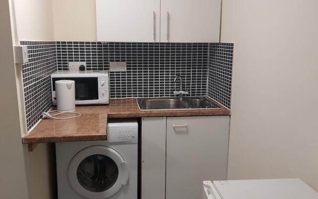 2-beds Studio Located in Parkgate Rotherham