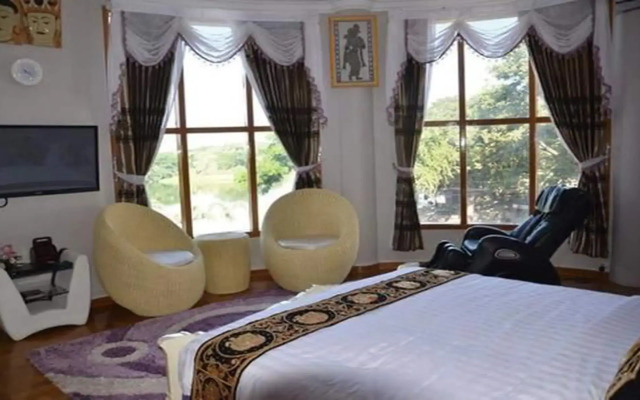 Mandalay Kandawgyi Inn
