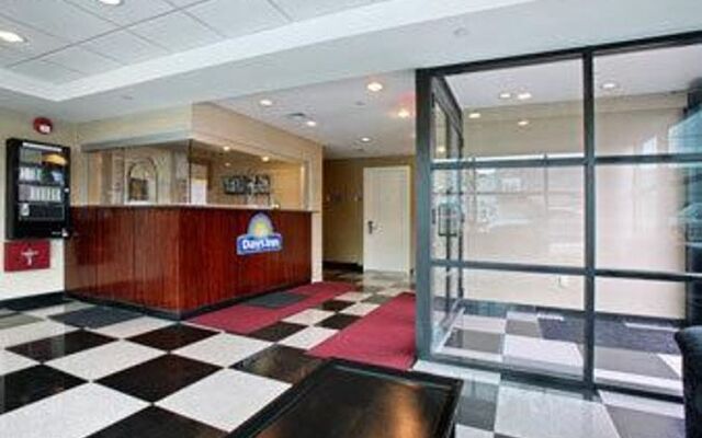 Days Inn Bronx Near Stadium