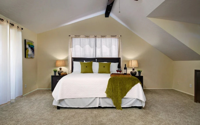 Resort-like w/ Tennis, Bocci, Golf & Games Galore!