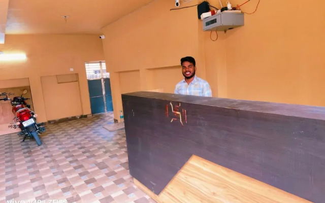 Goroomgo Rail View Guest House Puri