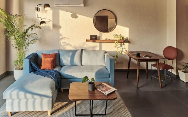 Minimalist Poshtel & Suites