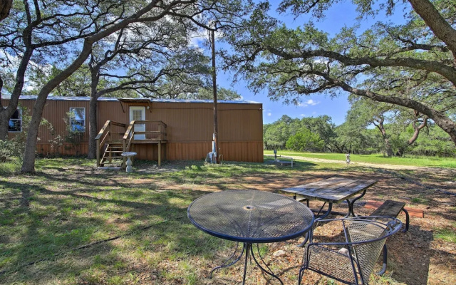 Quiet Utopia Cabin w/ Deck & Mountain Views!