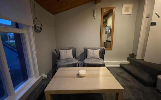 Westend Holiday Room 1 Brecon - Shared Bathroom