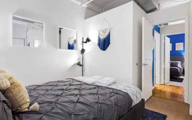 Trifecta 2BR Free Parking Modern Superhost