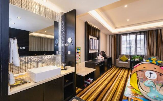 Gulong Hotel (Hanzhong High-speed Railway Station Wanbang)