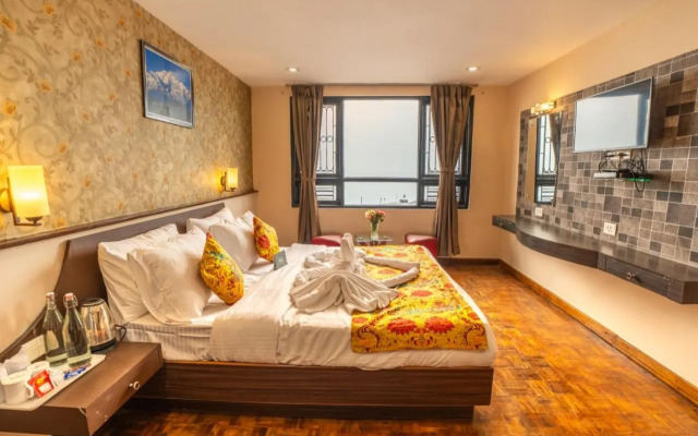 Muscatel Fairmont – 100 Mts from Mall Road