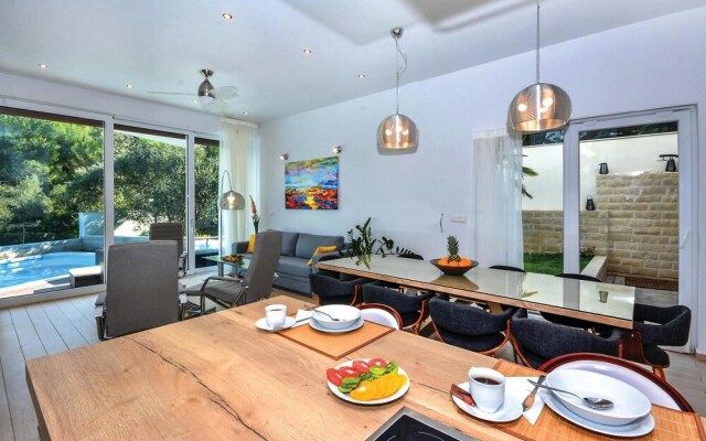 Amazing Home in Slatine With Wifi and 4 Bedrooms