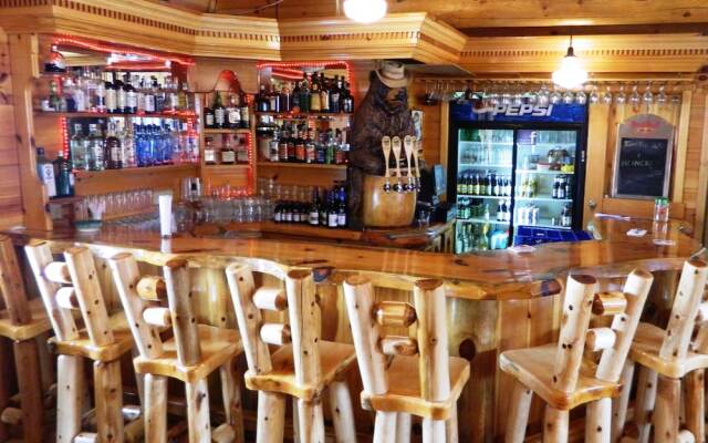 Hawks Nest Lodge And Restaurant