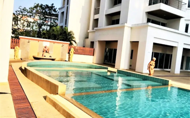 Platinum Suites Studio Condo Jomtien