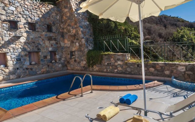 Meliti Sunset View & Private Pool Villa with Jacuzzi 4 Couples