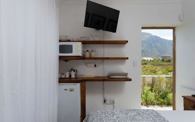 Stay at Friends (Guest house)