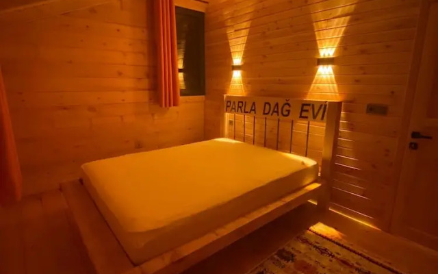 parla dağ evi